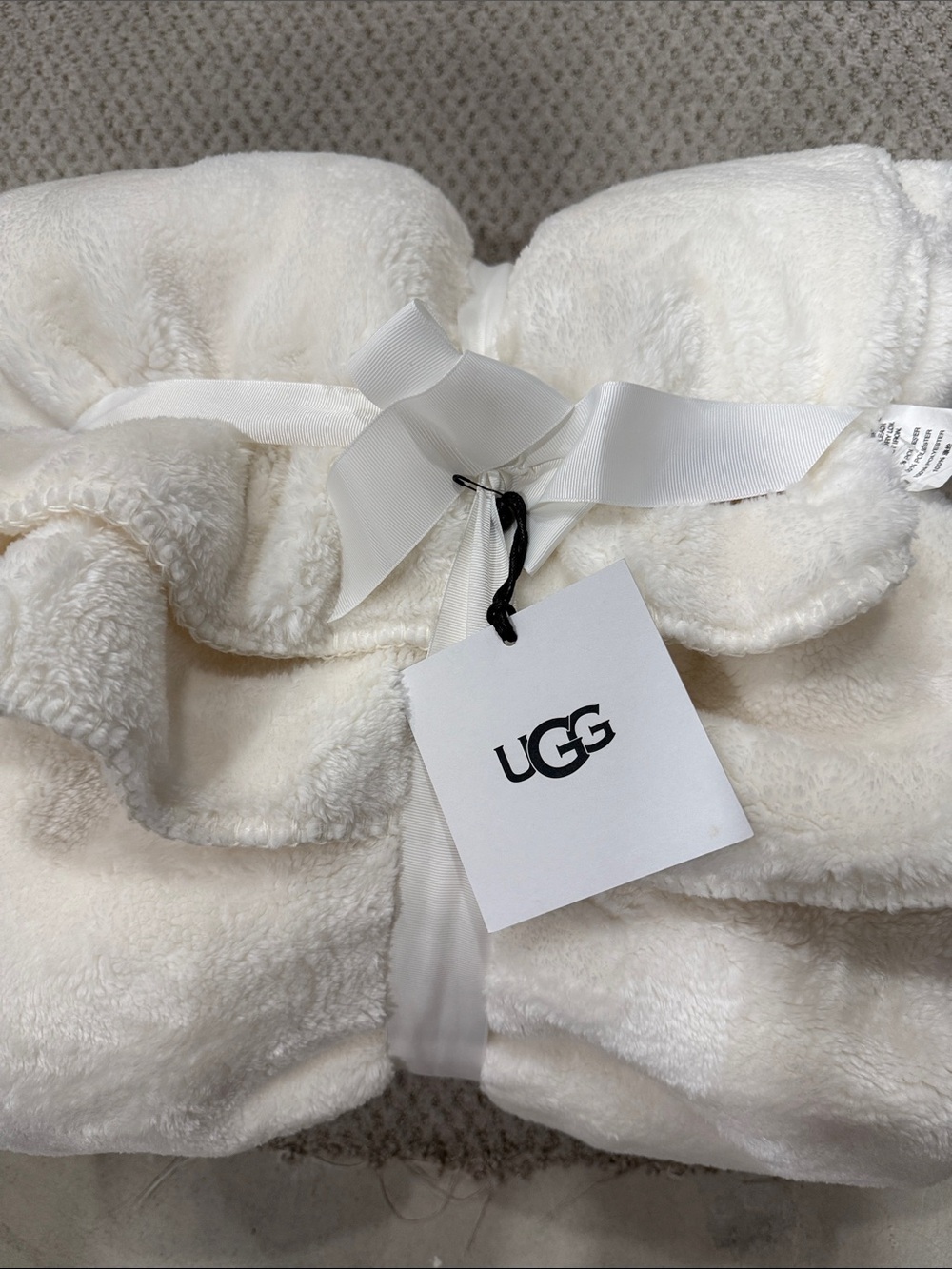 UGG NEW Whitecap Plush Throw - Picture 7 of 7